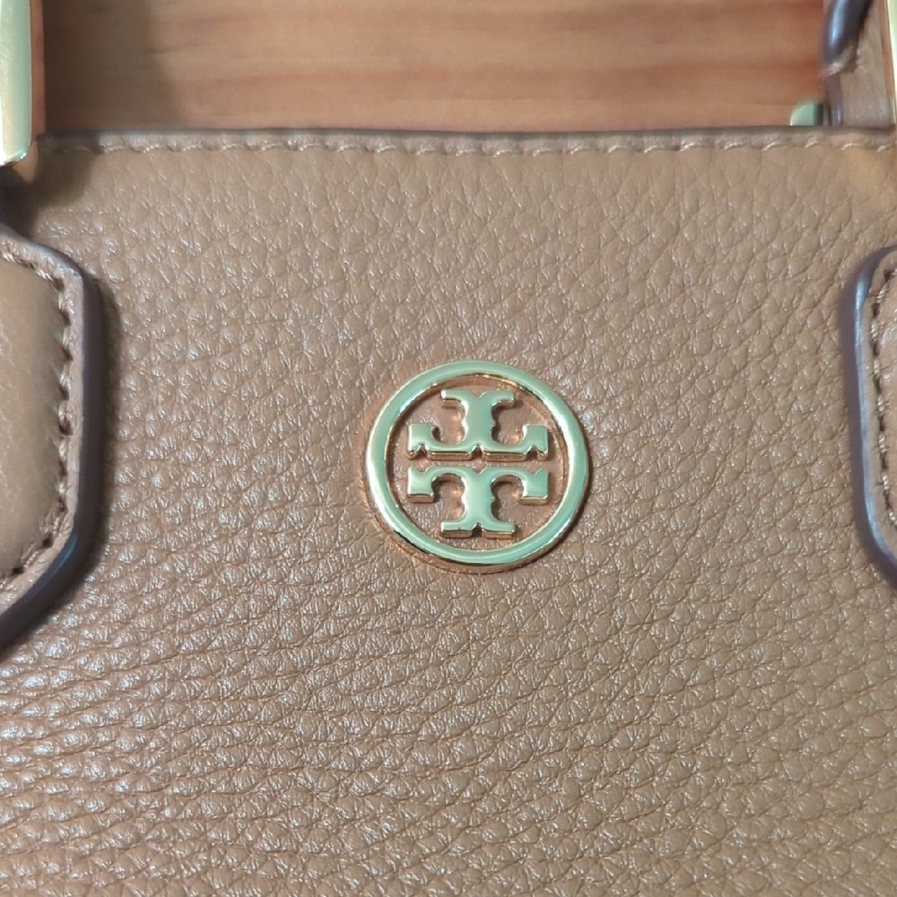 Tory Burch Robinson Pebbled Fold-Over Leather Messenger Bag - Picture 8 of 9